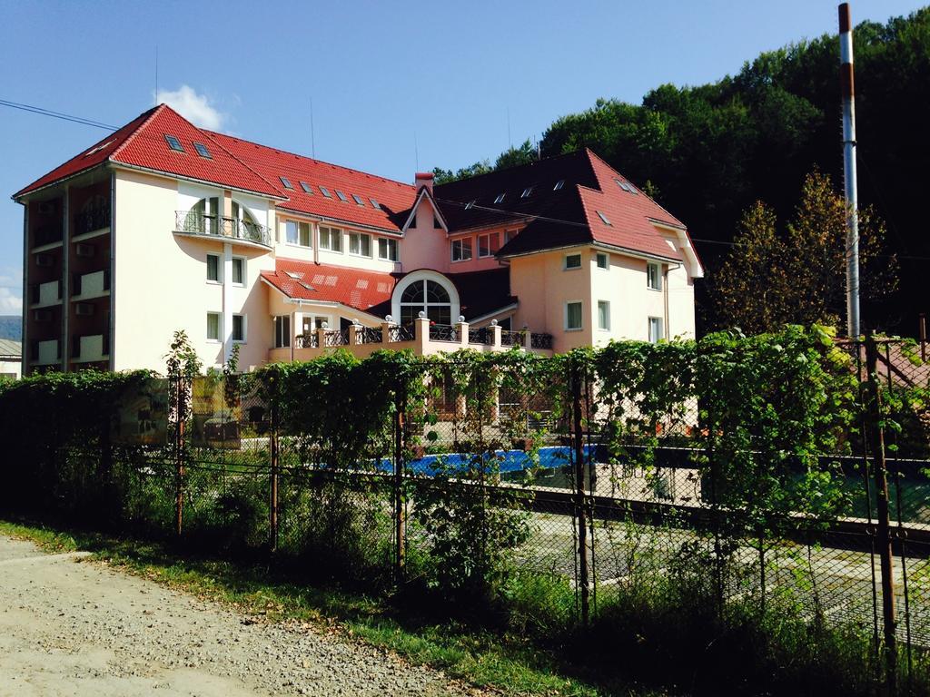 Sonyachna Polyana Hotell Eksteriør bilde